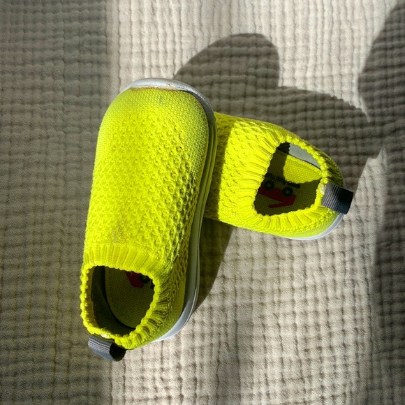 Slip on neon yellow shoes - Picture 1 of 1